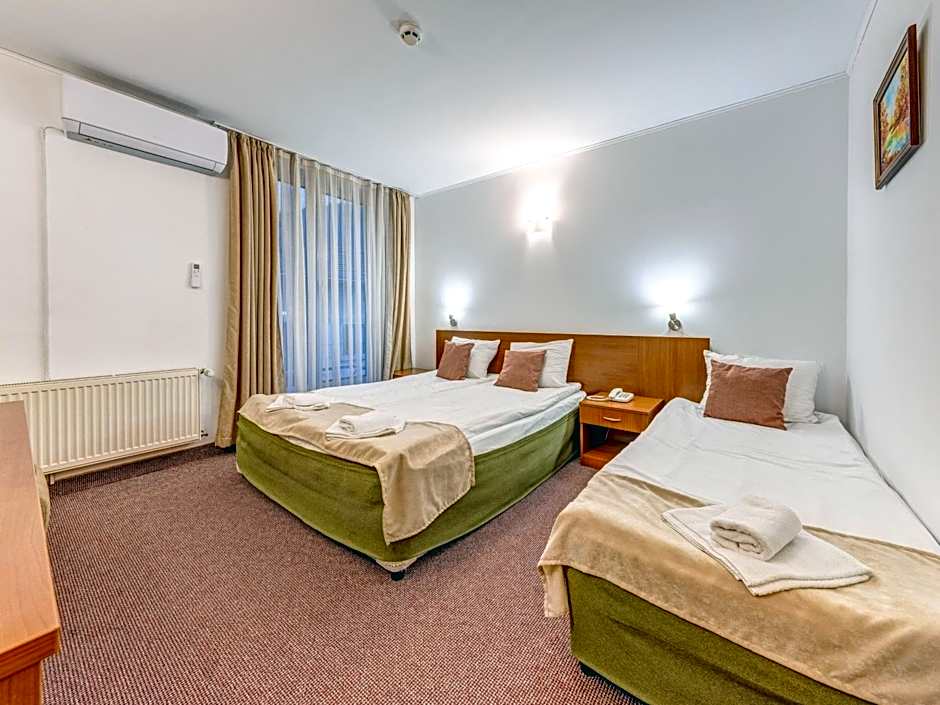 Zdjęcie 1 z 1 — Triple Room