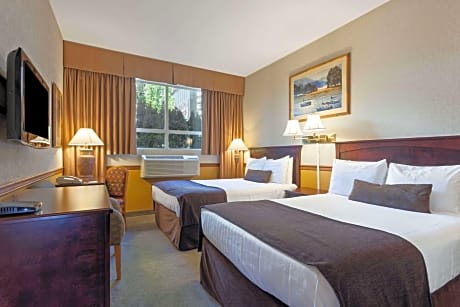 1 King Bed Non-Smoking Balcony Park View Refrigerator Wi-Fi Continental Breakfast