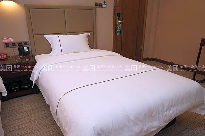 Baowan Hotel (Guangzhou Shangxiajiu Changshou Road Subway Station)