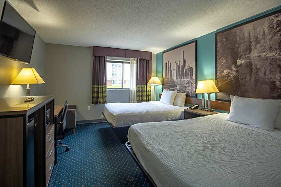 Super 8 by Wyndham Rockford I-90/Casino District