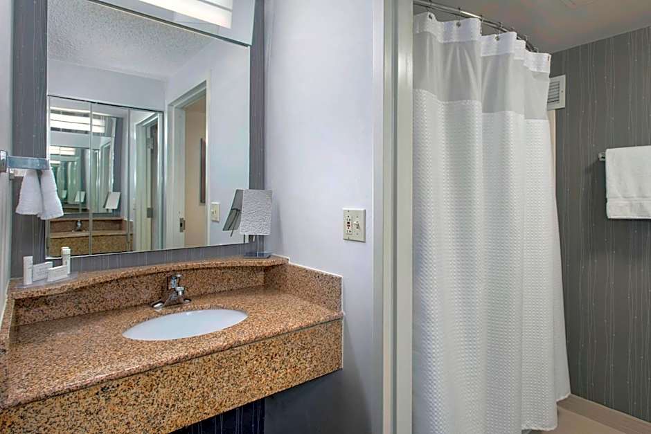 Courtyard by Marriott Newark Elizabeth