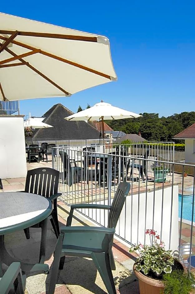 The Riviera Hotel & Holiday Apartments