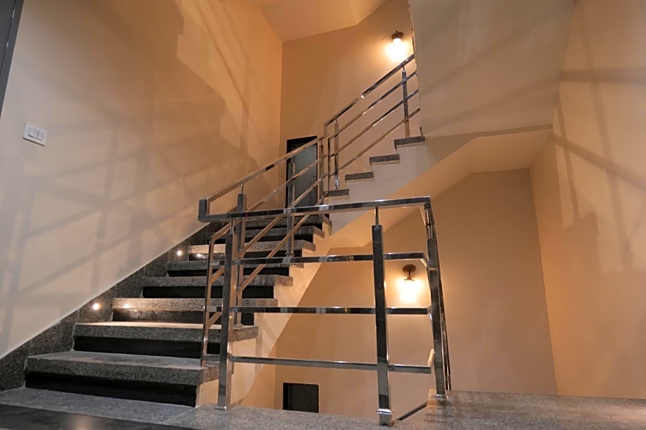 Hotel Adhiraj Inn