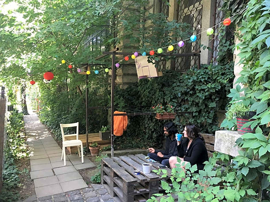 Baroque Hostel & Coworking