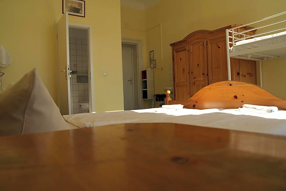 Happy go Lucky Hotel  Hostel