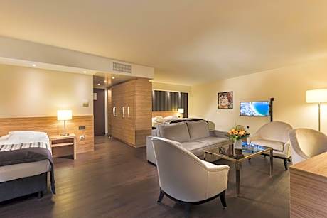 Standard Family Room