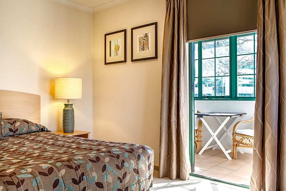 Greenlane Manor Motel