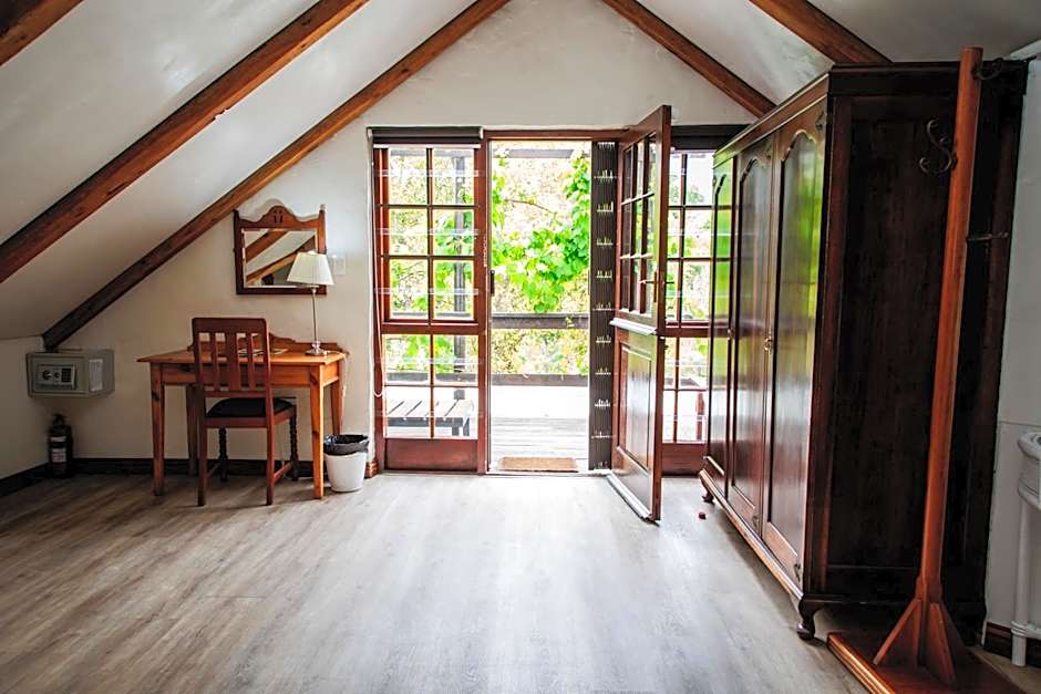 Aan de Oever Guesthouse