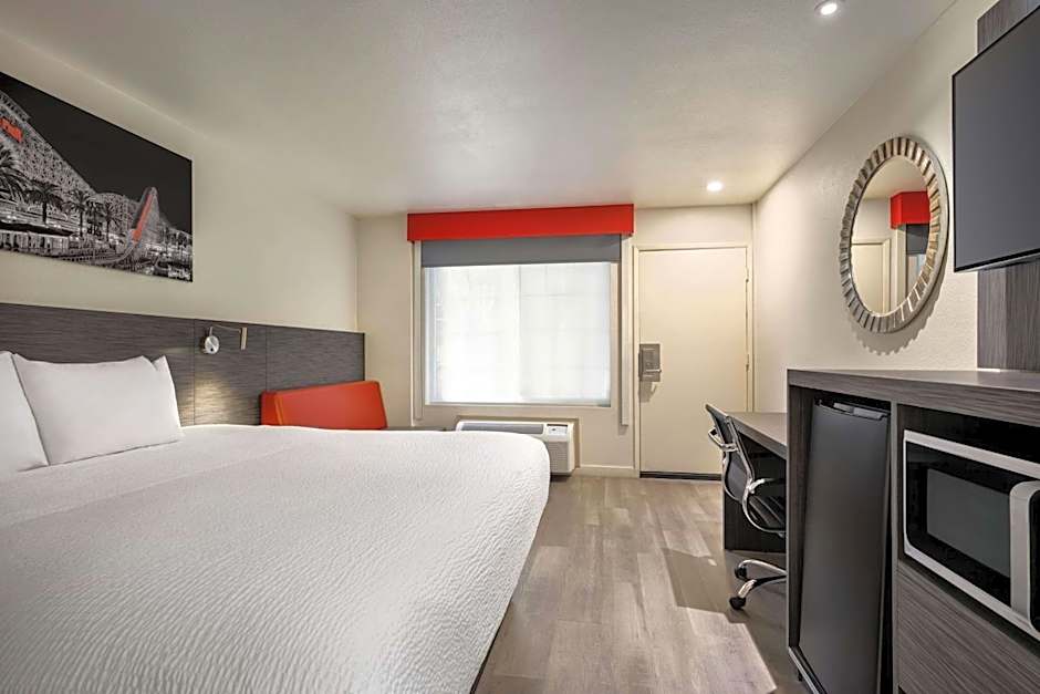 Ramada by Wyndham Anaheim Convention Center