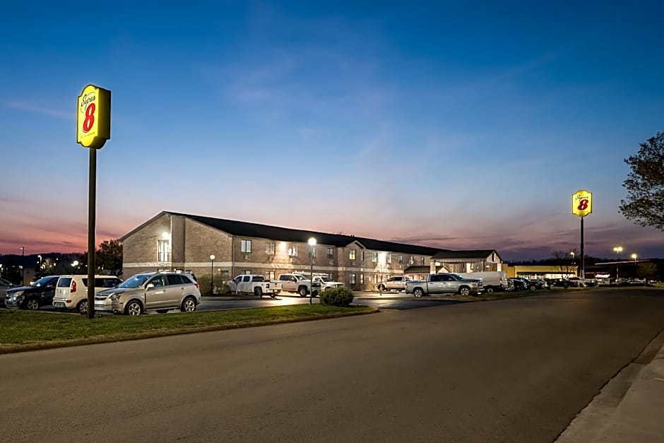 Super 8 by Wyndham Farmington