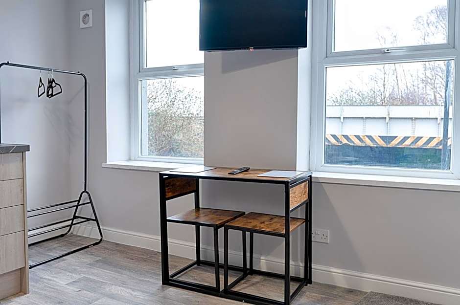 Contractor Base - Kitchen - Parking Included