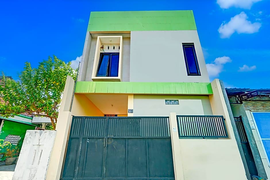 OYO Life 93290 Homestay Betro Syariah