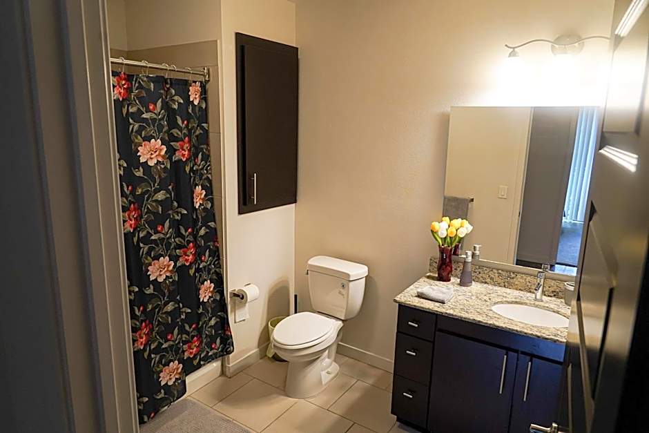 Luxury Designed 2 Bedrooms Part Hotel in Woodland Hills CA