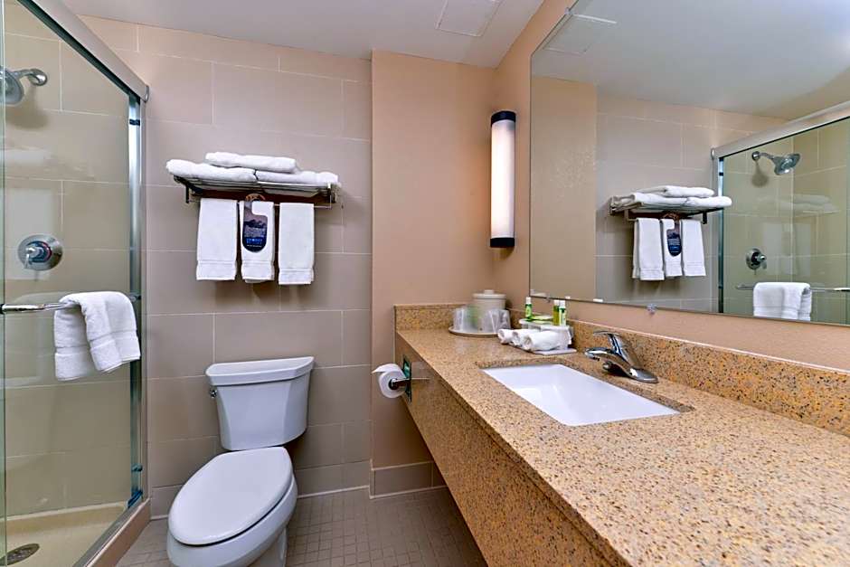 Holiday Inn Express Breezewood By IHG