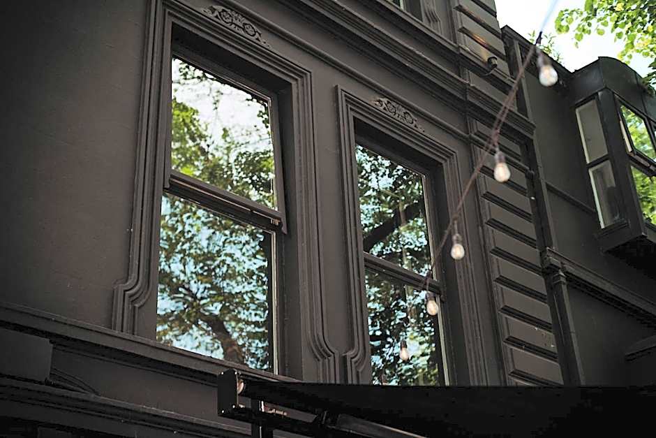 The 1852 Hotel - Self Check-in