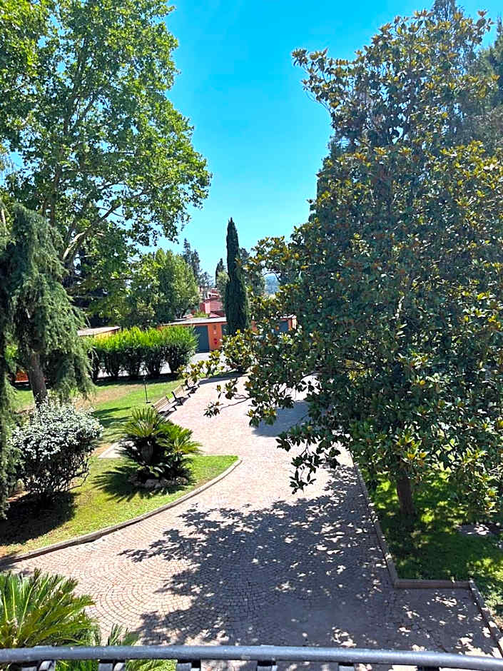 Hero's Garden Relais