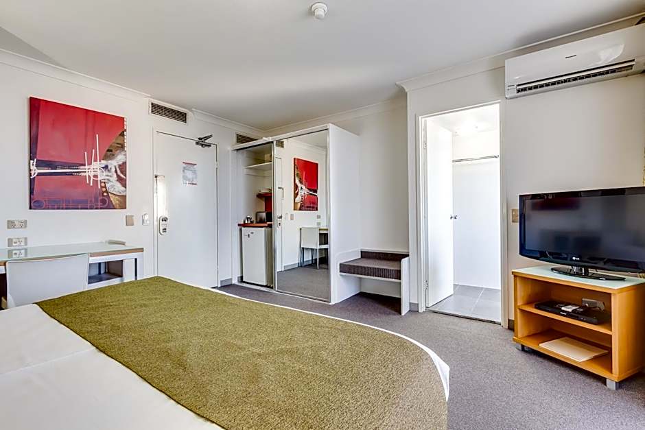 Hillcrest Apartment Hotel (formerly Central Hillcrest Apartments)