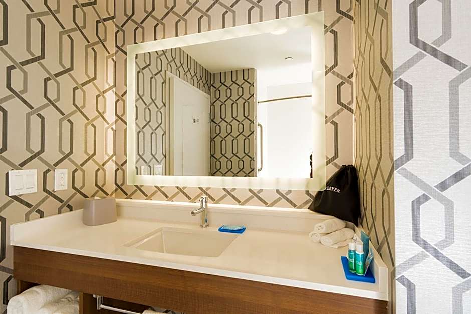 Holiday Inn Express Hollywood Walk of Fame By IHG
