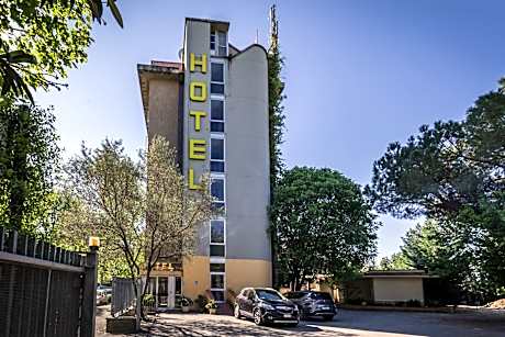 Hotel Real