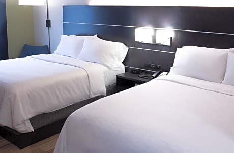 Standard Double Room with Two Double Beds and Accessible Tub - Mobility Access