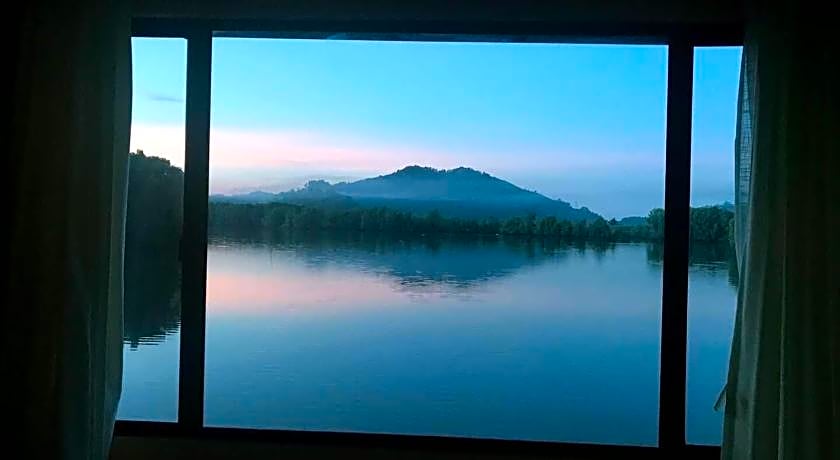 Gayang friendly water house homestay