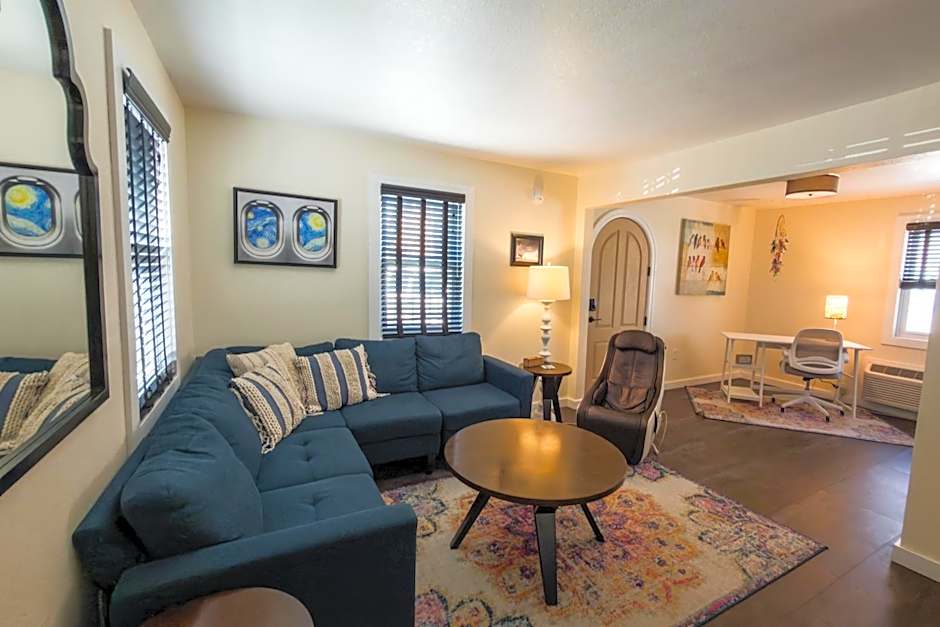 EO Bungalows, Black Hills