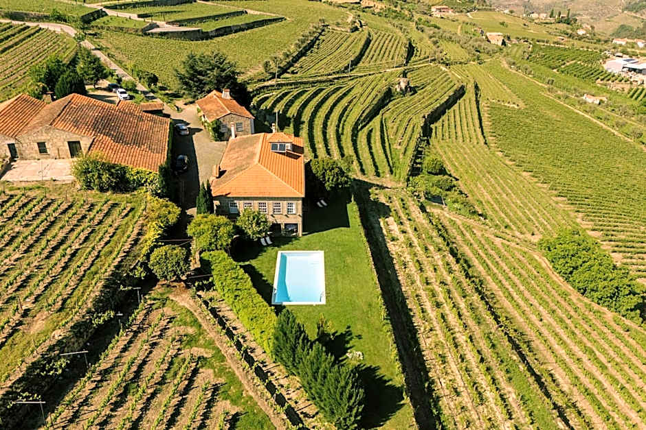 Quinta da Portela - Casa Visconde Arneiros - by RowdHouses