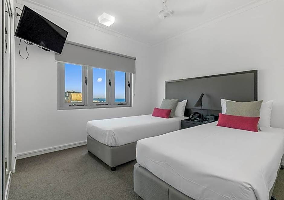 H on Mitchell Apartment Hotel