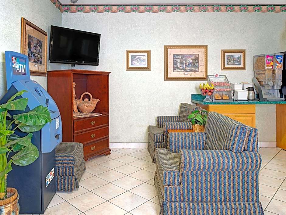 Super 8 by Wyndham Pontoon Beach IL/St. Louis MO Area