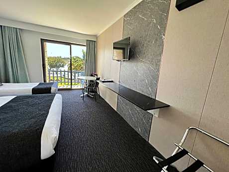 Superior Queen Room with Water View