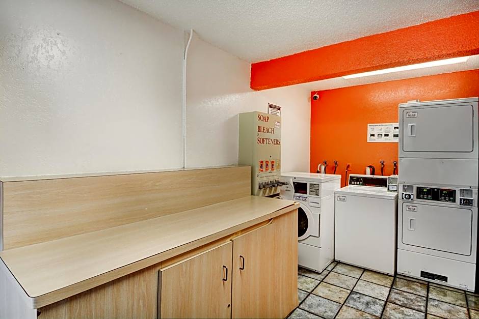 Motel 6-Southington, CT - Hartford