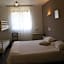 Logis Hotel le Petit Manoir Rest. la Tonnelle