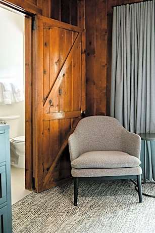 Historic Inn King Room with Balcony or Patio