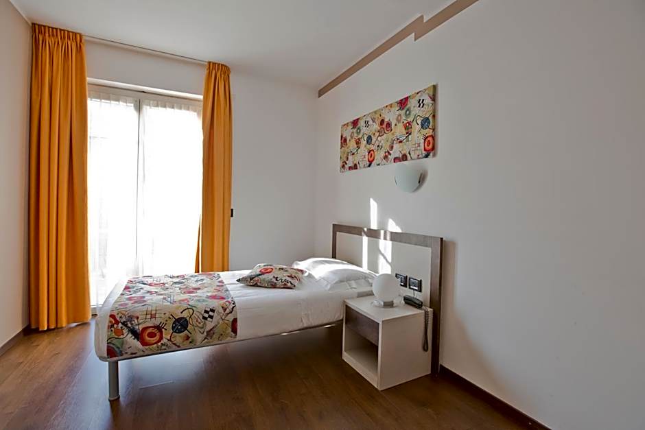 Zdjęcie 1 z 4 — Single Room with Private Bathroom
