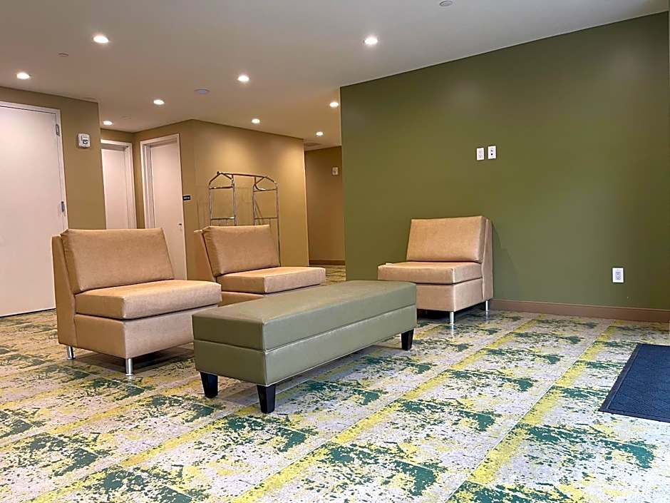 Super 8 by Wyndham Bronx Near Botanical Garden