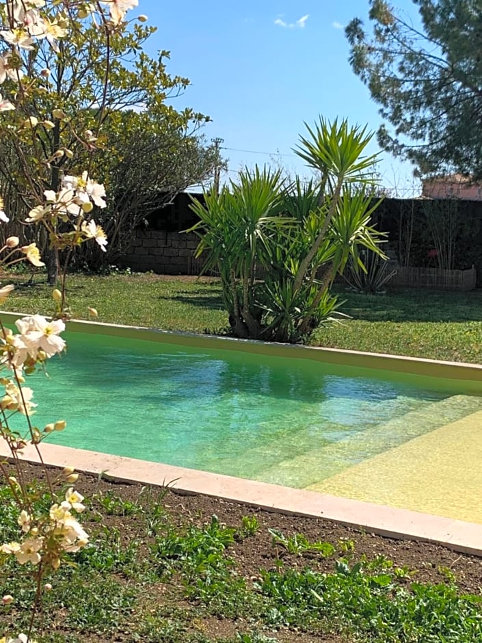 Le Patio, chambres d h¿tes pour adultes en Camargue, possibilit¿e naturisme ¿a piscine,