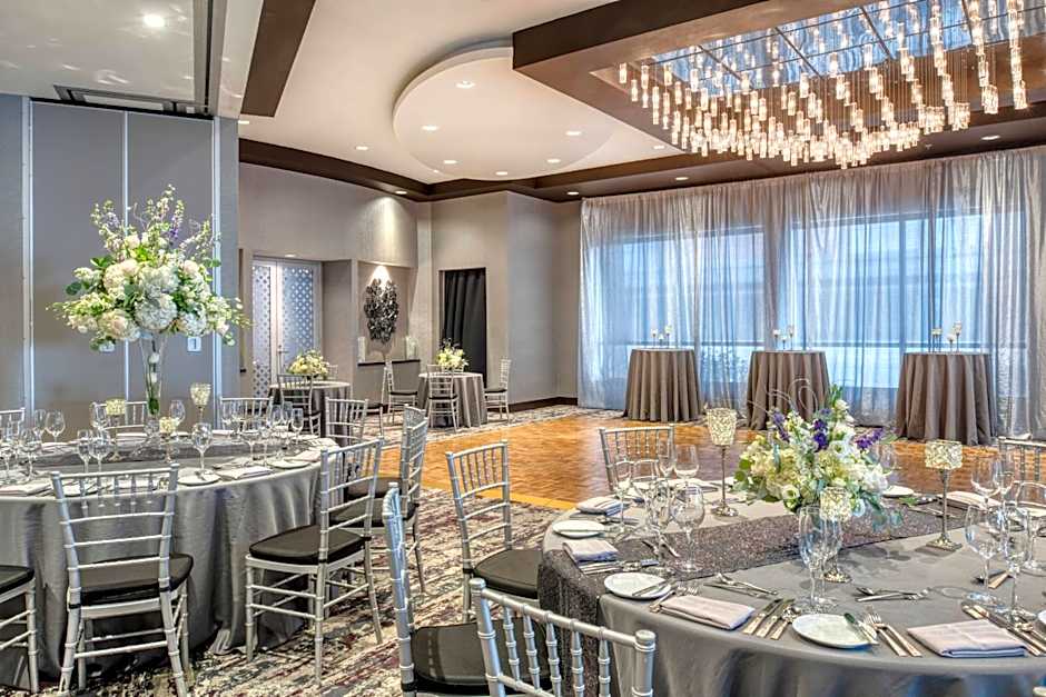 Renaissance by Marriott Boston Patriot Place Hotel