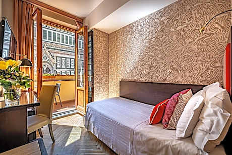 Single Room with Balcony and View