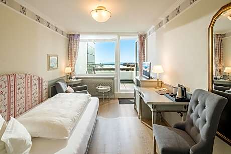 Large Single Room with Balcony and Sea View