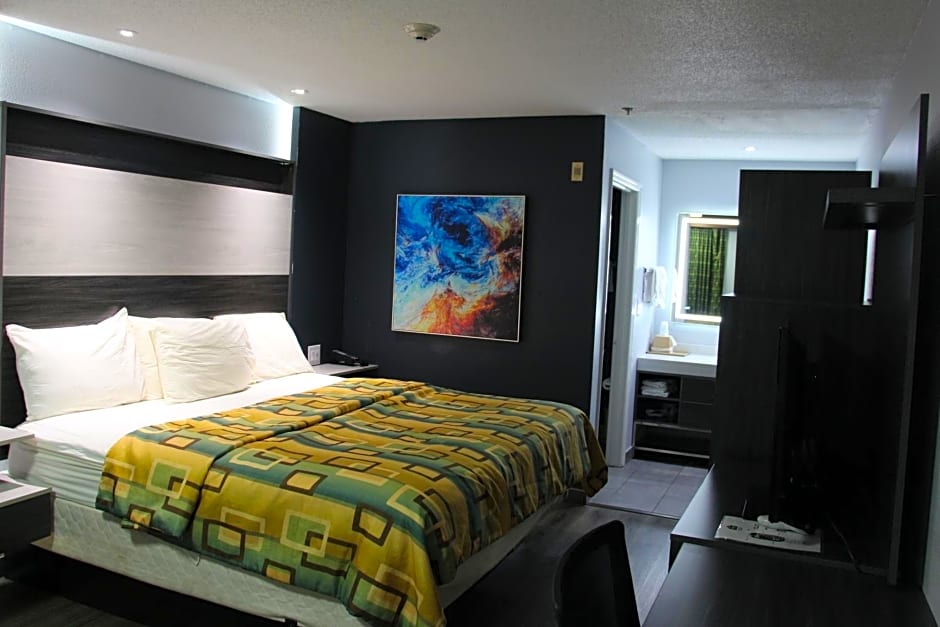 Douglas Inn & Suites Cleveland