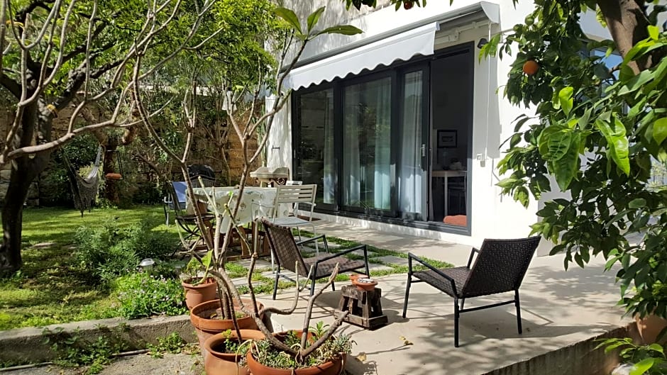 Nel Giardino Degli Agrumi – Palermo, CA