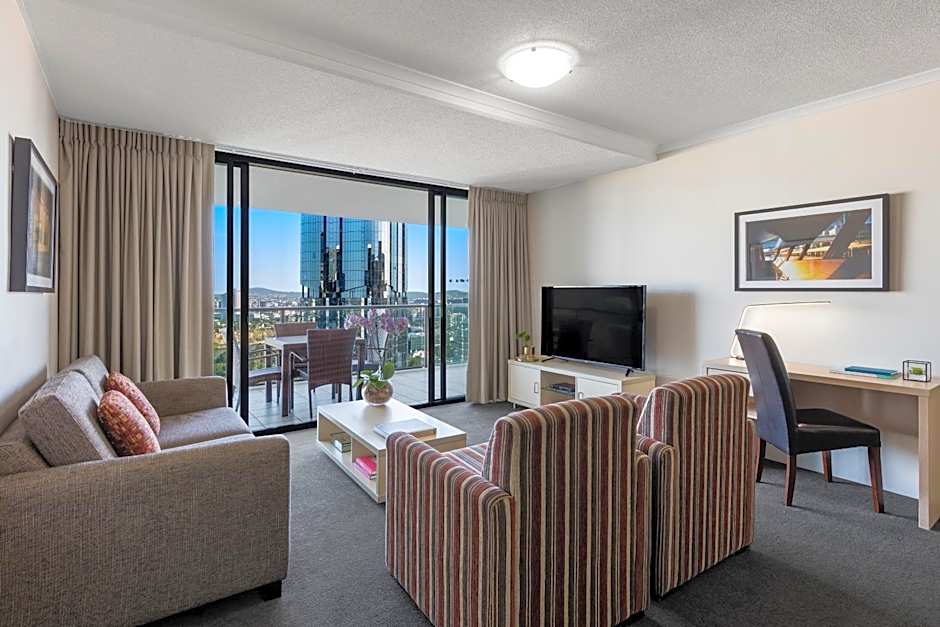 Oaks Brisbane River City Suites