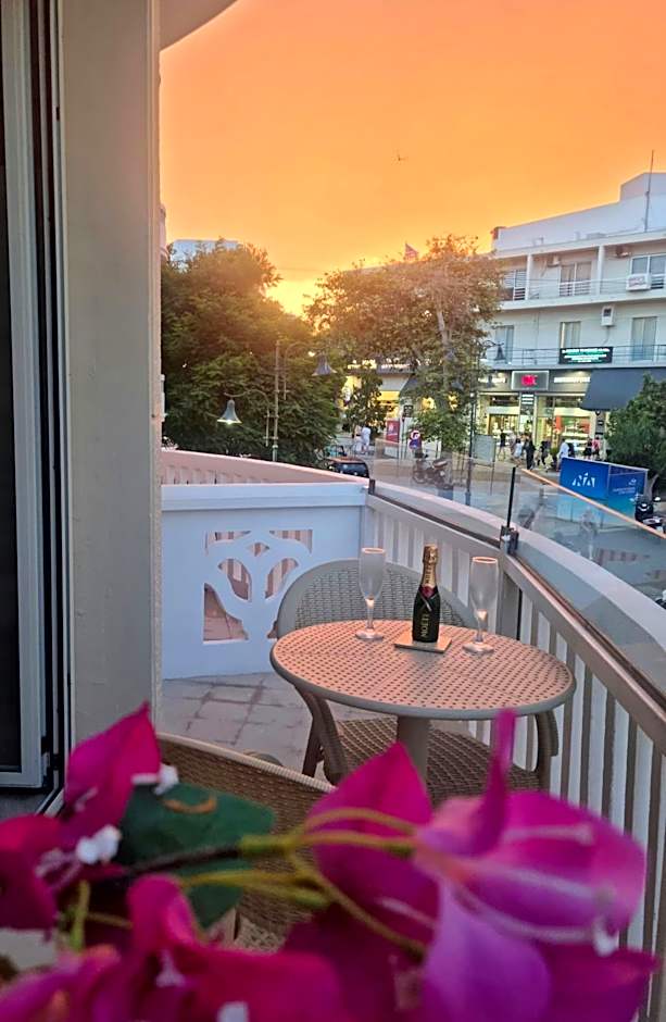 Golden City Center Suites