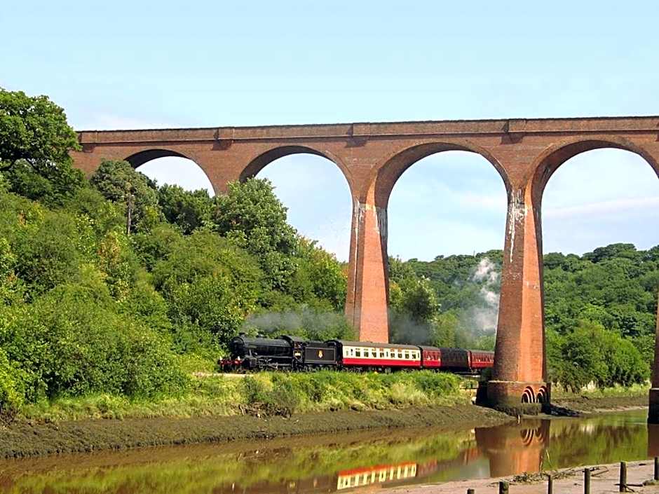 The Old Auction Rooms Lot 2 Central with Private Parking