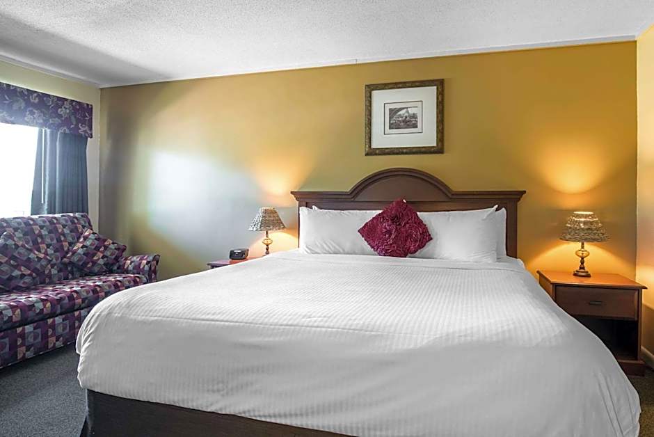 TiltonLodge Inn & Suites