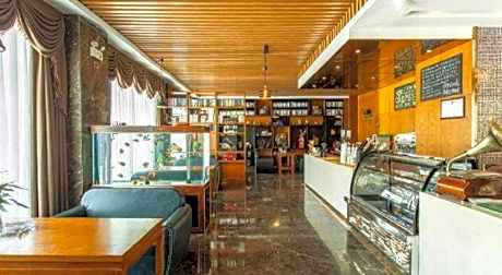 James Joyce Coffetel Aletai Lanwan Food City