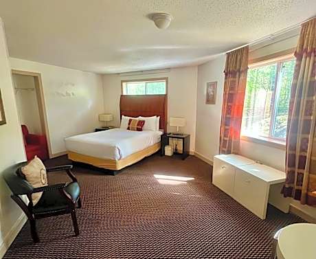 Saco River Motor Lodge & Suites