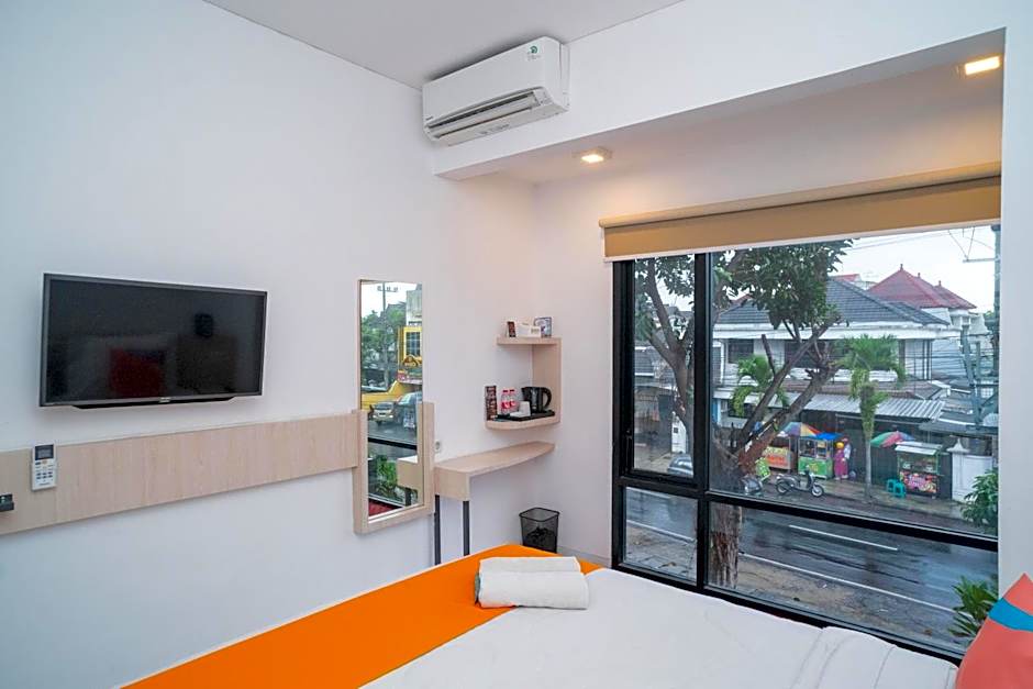 Sans Hotel FiFFa Premiere Malang