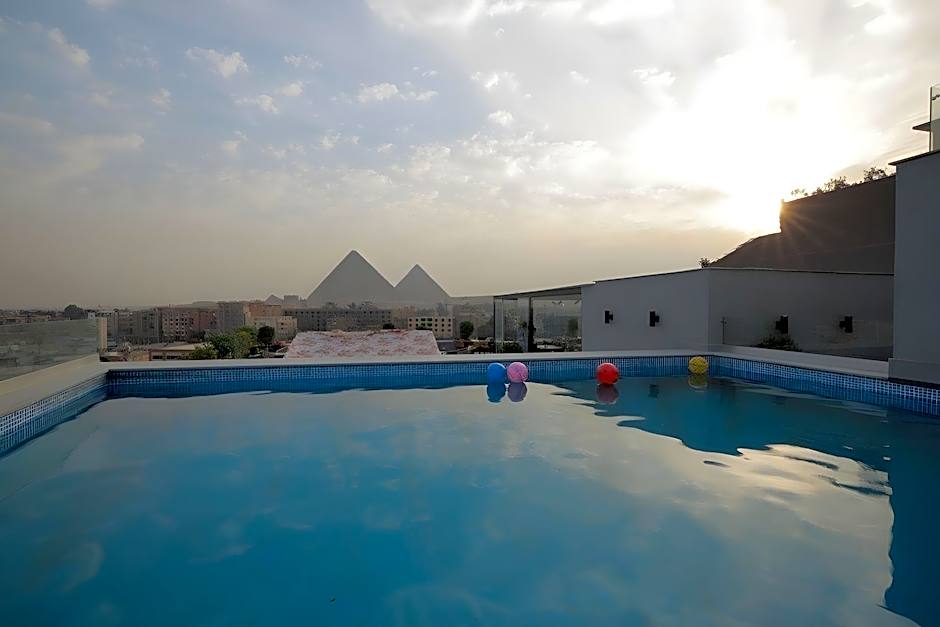 Pyramid Front Hotel