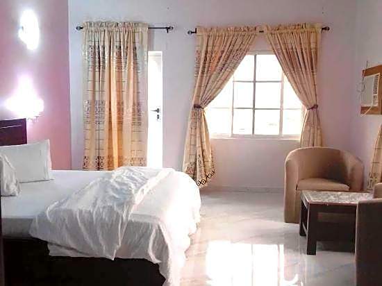 Carabana Hotel & Suites	